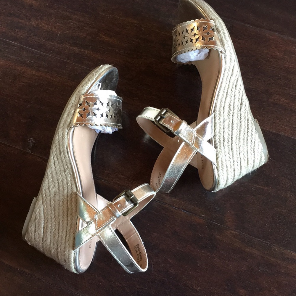 G.H. Bass & co. Metallic gold strapped sandals 6 - Picture 4 of 8